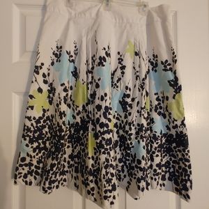 Skirt with navy blue flowers